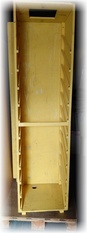Verkaufs-Säule mit 3 Lochwand-Seiten und Platz für 11 Einlegefächer, Selbstbau
