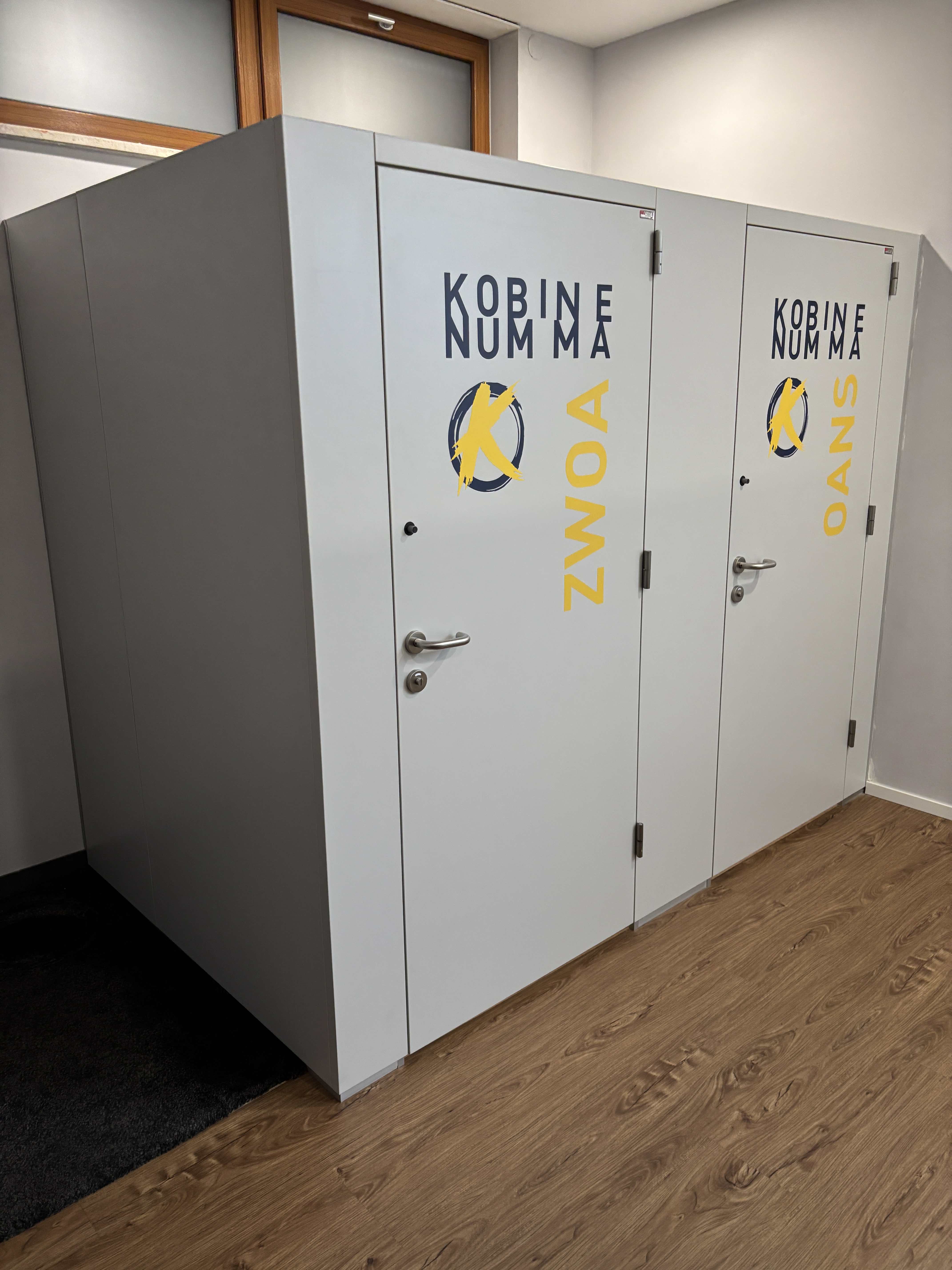Hochwertige 2er-Umkleidekabinen